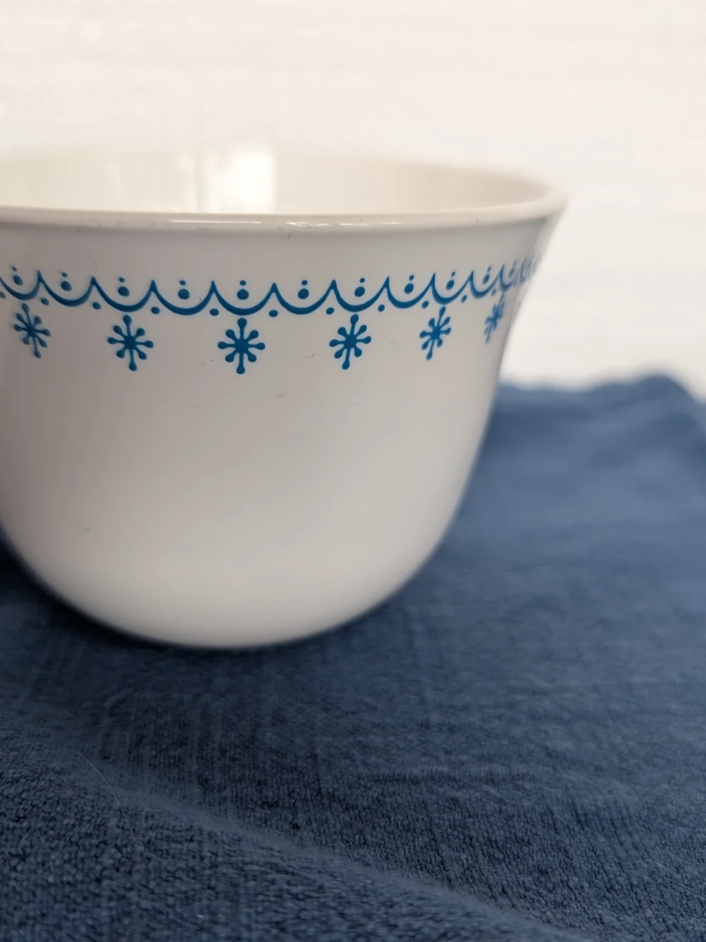 Vintage Corelle Snowflake‎ Blue Garland Tea Cups 4
